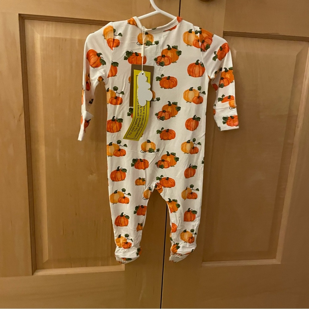 SOLD!!! NWT Angel Dear Bamboo Autumn Pumpkin Halloween Print Footie Pajama 3-6M - Picture 5 of 5